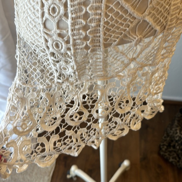 Lace top - Picture 2 of 3